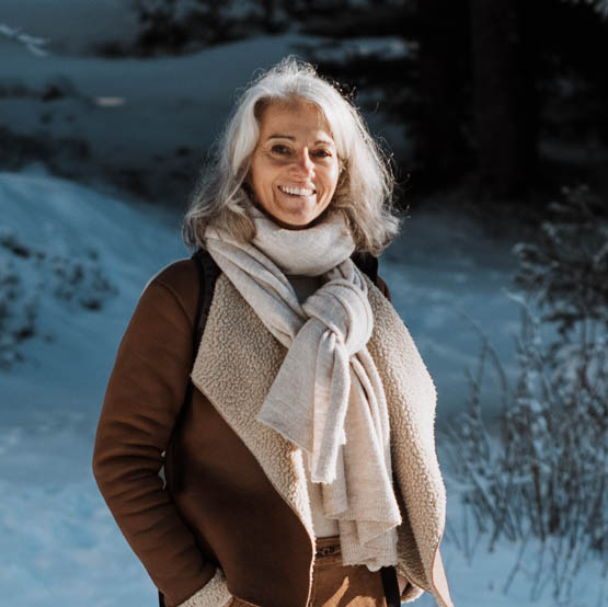 isabelle-bronner-professeur-yoga-accompagnatrice-en-montagne-creatrice-balades-inedites